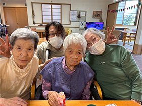 ���a����